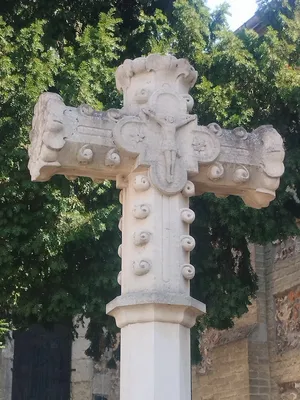 Croix de l'Église Saint-Erkonwald à Gonfreville-l'Orcher