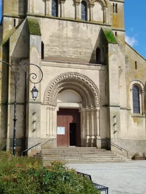 Église Saint-Saëns à Saint-Saëns