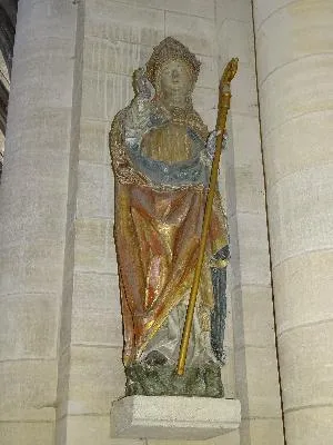 Statue de Saint-Hildevert dans la collégiale Saint-Hildevert de Gournay-en-Bray