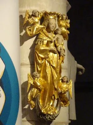 Groupe sculpté : Couronnement de la Vierge dans l'église Notre-Dame de Neufchâtel-en-Bray