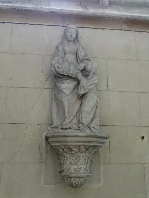 Groupe sculpté Sainte-Anne dans la Collégiale Saint-Michel de Blainville-Crevon