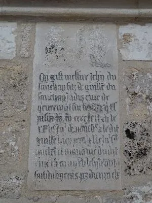 Plaque funéraire de Jehan du Fauchay dans la Collégiale Notre-Dame d'Auffay