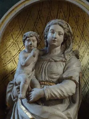 Statue : Notre-Dame de Grâce dans la Cathédrale Notre-Dame du Havre
