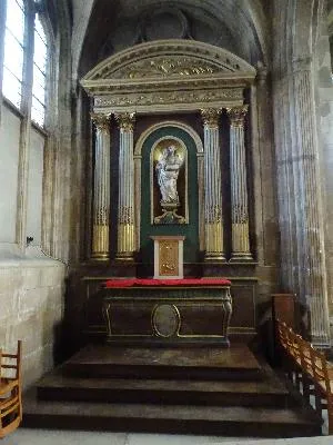 Statue : Notre-Dame de Grâce dans la Cathédrale Notre-Dame du Havre
