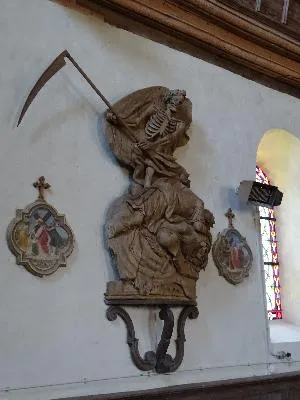 Groupe sculpté : la mort dans l'Église Saint-Martin de Brémontier-Merval