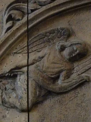 Bas-relief : L'Arrestation de Jésus dans l'Église Saint-Aignan de Mont-Saint-Aignan