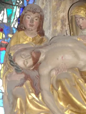 Groupe sculpté : Descente de Croix dans l'Église Notre-Dame de Caudebec-en-Caux