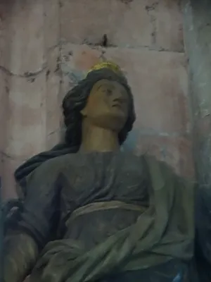 Statue : Sainte-Geneviève dans l'Église Notre-Dame de Caudebec-en-Caux
