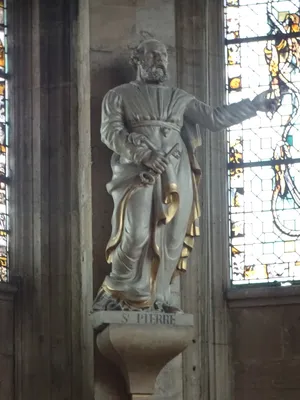 Statue de St-Pierre dans la Cathédrale Notre-Dame du Havre