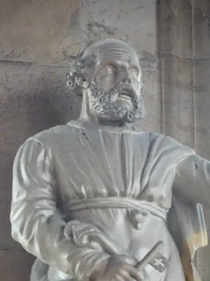 Statue de St-Pierre dans la Cathédrale Notre-Dame du Havre