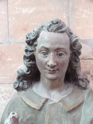 Statue de Saint-Jean-l'Evangéliste dans l'Abbatiale Saint-Sauveur de Montivilliers