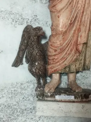 Statue de Saint-Jean-l'Evangéliste dans l'Église Saint-Martin à Foucarmont