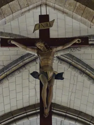 3 statues : Christ en croix, Vierge et Saint-Jean dans l'Église Notre-Dame-de-l'Assomption à Pavilly