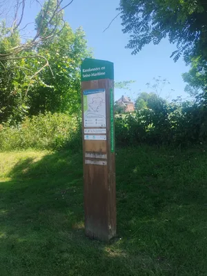 Randonnées en Seine-Maritime : N° 3 Le château d'eau Fleur de Lin à Harcanville