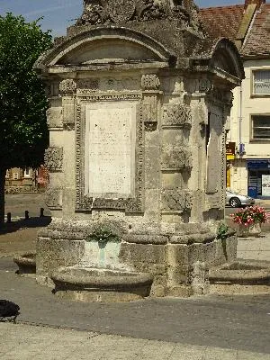 Fontaine pyramidale de Gournay-en-Bray