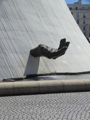 Fontaine du centre Niemeyer au Havre