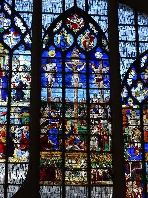 Vitrail Baie 11 : La Crucifixion dans l'église Sainte-Jeanne-d'Arc de Rouen