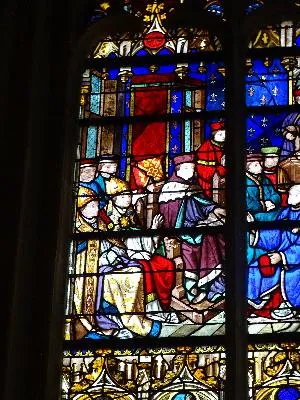 Vitrail Baie 9 : Procession des reliques de St Romain dans l'Église Saint-Godard de Rouen