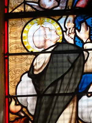 Vitrail Baie 24 : St Rosaire dans l'Église Notre-Dame d'Étretat