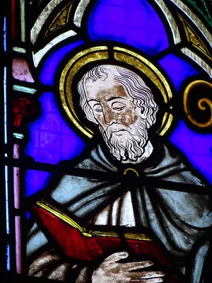 Vitrail Baie 1 : L’abbé Monville dans l'Église Notre-Dame d'Étretat