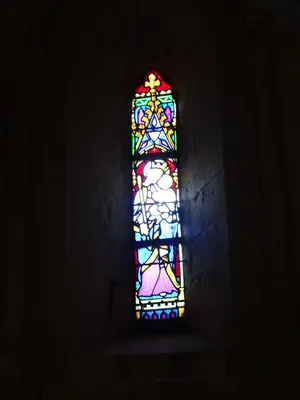 Vitrail Baie 3 : Reine du ciel dans l'Église Notre-Dame d'Étretat
