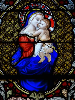 Vitrail Baie 19 : Vierge à l’enfant dans l'Église Notre-Dame d'Étretat