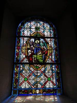 Vitrail Baie 8 : Saint-Louis rendant la Jusitice dans l'Église Saint-Michel de Saint-Wandrille-Rançon
