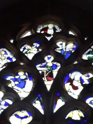 Vitrail Baie 2 : Les 12 apôtres dans l'Église Notre-Dame de Caudebec-en-Caux