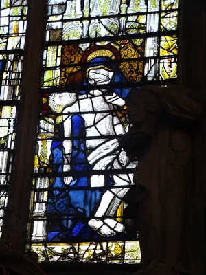Vitrail Baie 5 : Saint-Fiacre, Saint-Paterne, Vierge de Pitié dans l'Église Saint-Patrice de Rouen