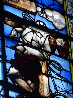 Vitrail Baie 0 : La Crucifixion dans l'Église Saint-Patrice de Rouen