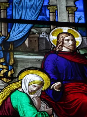 Vitrail Baie 1 : Les 3 personnages de Sainte-Madeleine dans l'Église de La Bouille