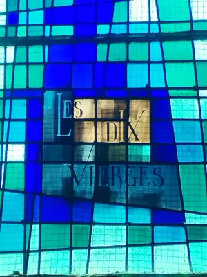 Vitrail Baie 10 : Les dix vierges dans l'Église Notre-Dame à Campneuseville