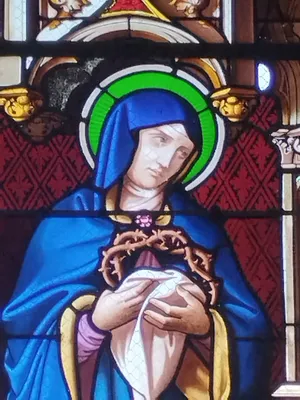 Vitrail Baie 3 : Vierge de Douleur dans l'Église Saint-Laurent à Rétonval