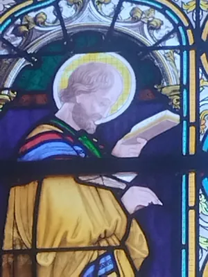 Vitrail Baie 3 : Saint-Luc dans l'Église Saint-Jean-Baptiste d'Harcanville