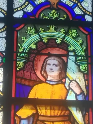 Vitrail Baie 10 : Sainte-Jeanne-d'Arc dans l'Église Saint-Jean-Baptiste d'Harcanville
