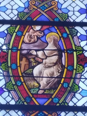 Vitrail Baie 5 : Ste-Rosalie dans l'Église Saint-Pierre à Déville-lès-Rouen