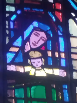 Vitrail Baie 14 : Notre-Dame dans l'Église Saint-Pierre à Déville-lès-Rouen