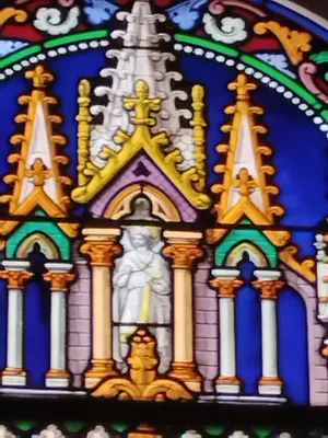 Vitrail Baie M : L'Immaculée Conception dans l'Abbatiale Saint-Sauveur à Montivilliers