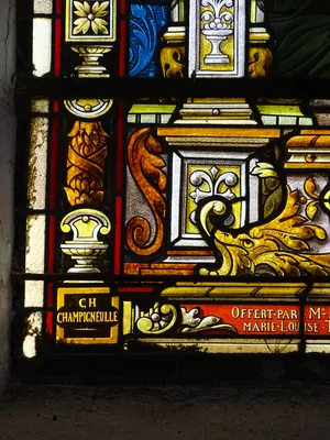 Vitrail Baie 6 : Vierge Consolatrice dans l'Église Notre-Dame de la Consolation à Gonfreville-l'Orcher