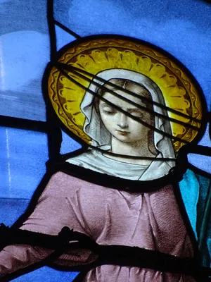 Vitrail Baie 16 : Sainte-Famille dans l'Église Notre-Dame de la Consolation à Gonfreville-l'Orcher