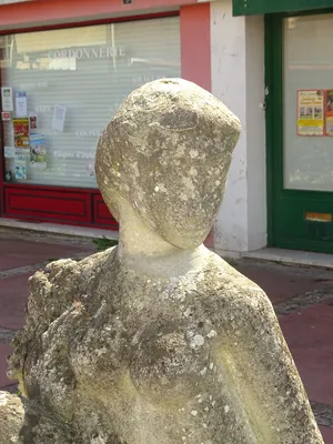 Statue à Gournay-en-Bray