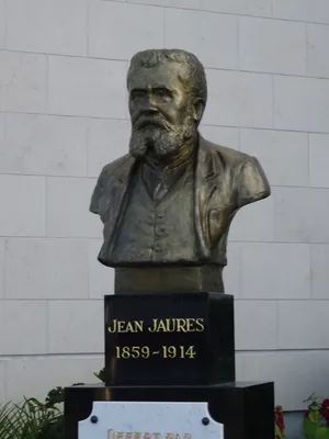 Statue de Jean Jaurès à Caudebec-lès-Elbeuf