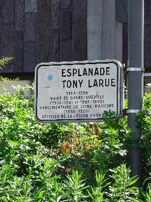 Statue Tony Larue à Oissel