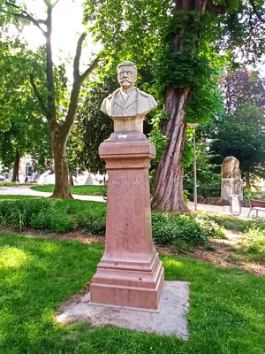 Statue de Maupassant à Rouen