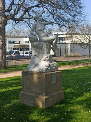 Statue Nu féminin du Jardin de l'Hôtel de Ville à Elbeuf-sur-Seine