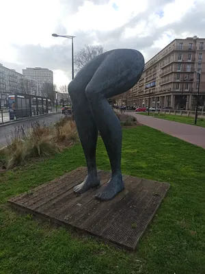 Statue Jambes par Henk Visch au Havre