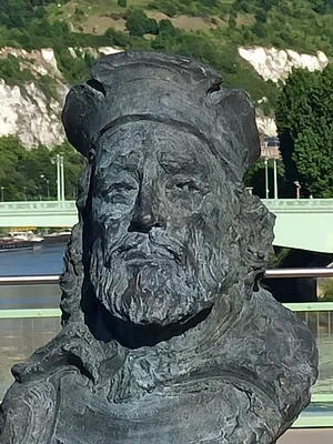 Buste de Jean de Béthencourt sur le Pont Boieldieu à Rouen