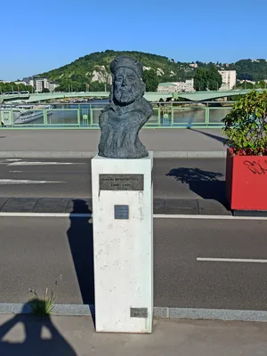 Buste de Jean de Béthencourt sur le Pont Boieldieu à Rouen