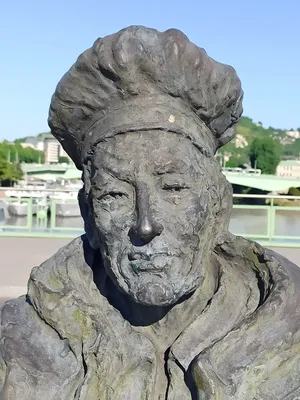 Buste d'Amerigo Vespucci sur le Pont Boieldieu à Rouen