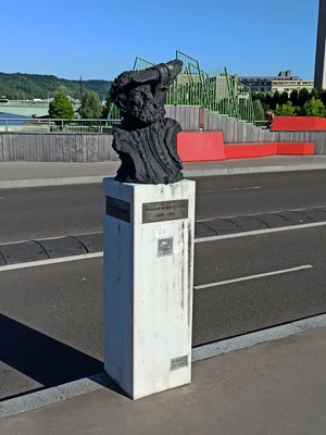 Buste de Fernand de Magellan sur le Pont Boieldieu à Rouen